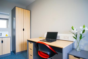 1 bed flat, Roxburgh Place, Old Town, Edinburgh, EH89SU - Image 2